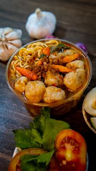 Delicious and spicy Indonesian noodle soup with meatballs and chilies, perfect for a hearty meal. - Fotografer Sidoarjo
