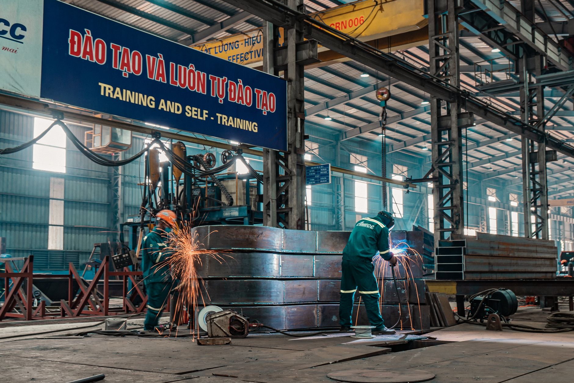 Úc 2026: Lương thợ hàn cho người Việt mới định cư bao nhiêu?