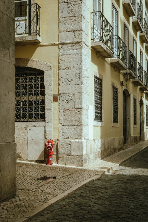 Fotos de stock gratuitas de adoquín, boca de aguas, calle