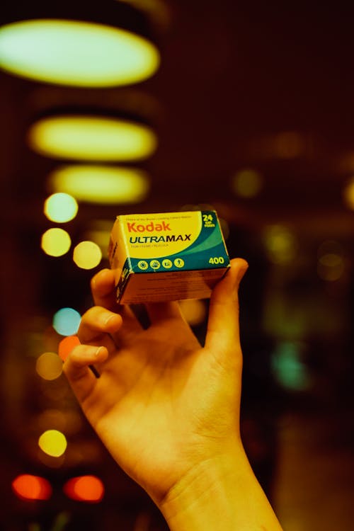 Fotobanka s bezplatnými fotkami na tému držanie, Kodak, krabica