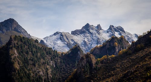 Fotobanka s bezplatnými fotkami na tému alpinizmus, exteriéry, horský vrchol