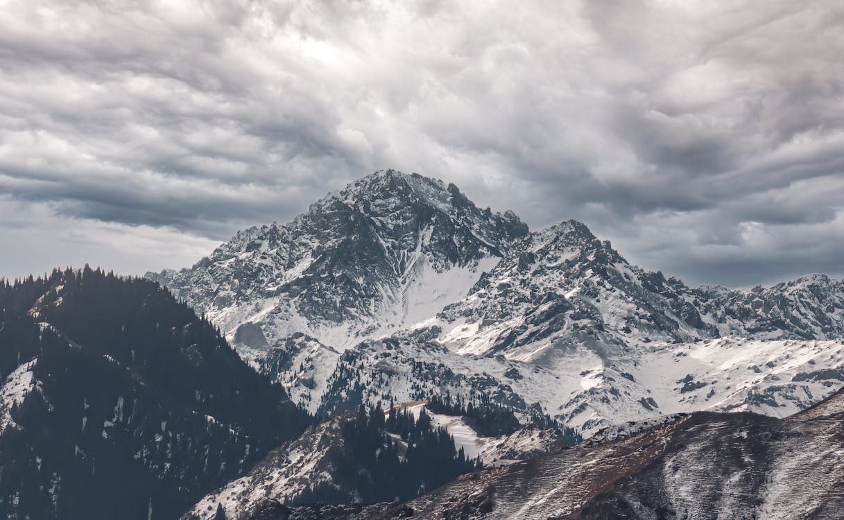 Epic Photo of a Mountain Peak in Winter