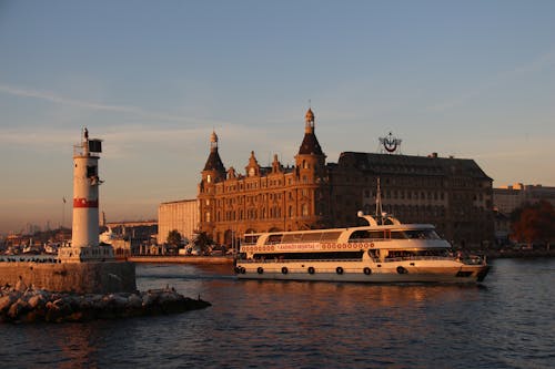 Kostenloses Stock Foto zu abend, bosporus-straße, Haydarpasa-Station