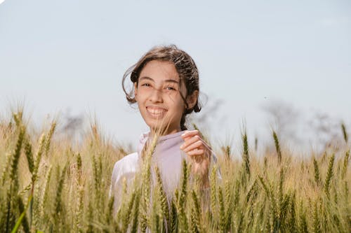 Imagine de stoc gratuită din brunetă, bucurie, câmp