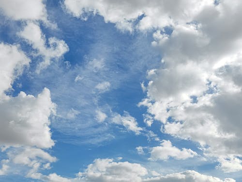 Бесплатное стоковое фото с белые облака, голубое небо, кучевое облако
