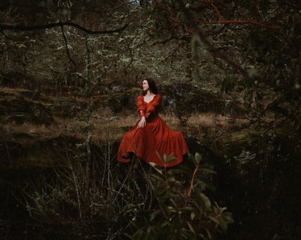 Beautiful Model in Portland wearing a burnt orange linen dress, Portrait taken by Portland Photographer Lance Reis on my Sonya7iii on location.