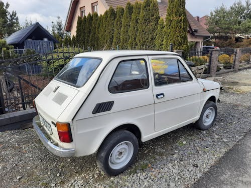 Foto d'estoc gratuïta de cotxe blanc, Fiat, Polònia