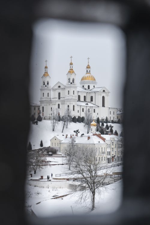 거룩한 가정 성당, 건물 외장, 겨울의 무료 스톡 사진