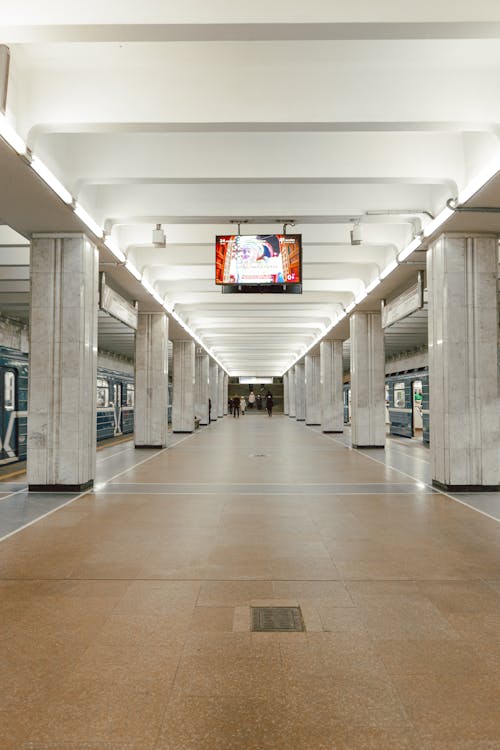Kostnadsfri bild av kollektivtrafik, minskande perspektiv, station