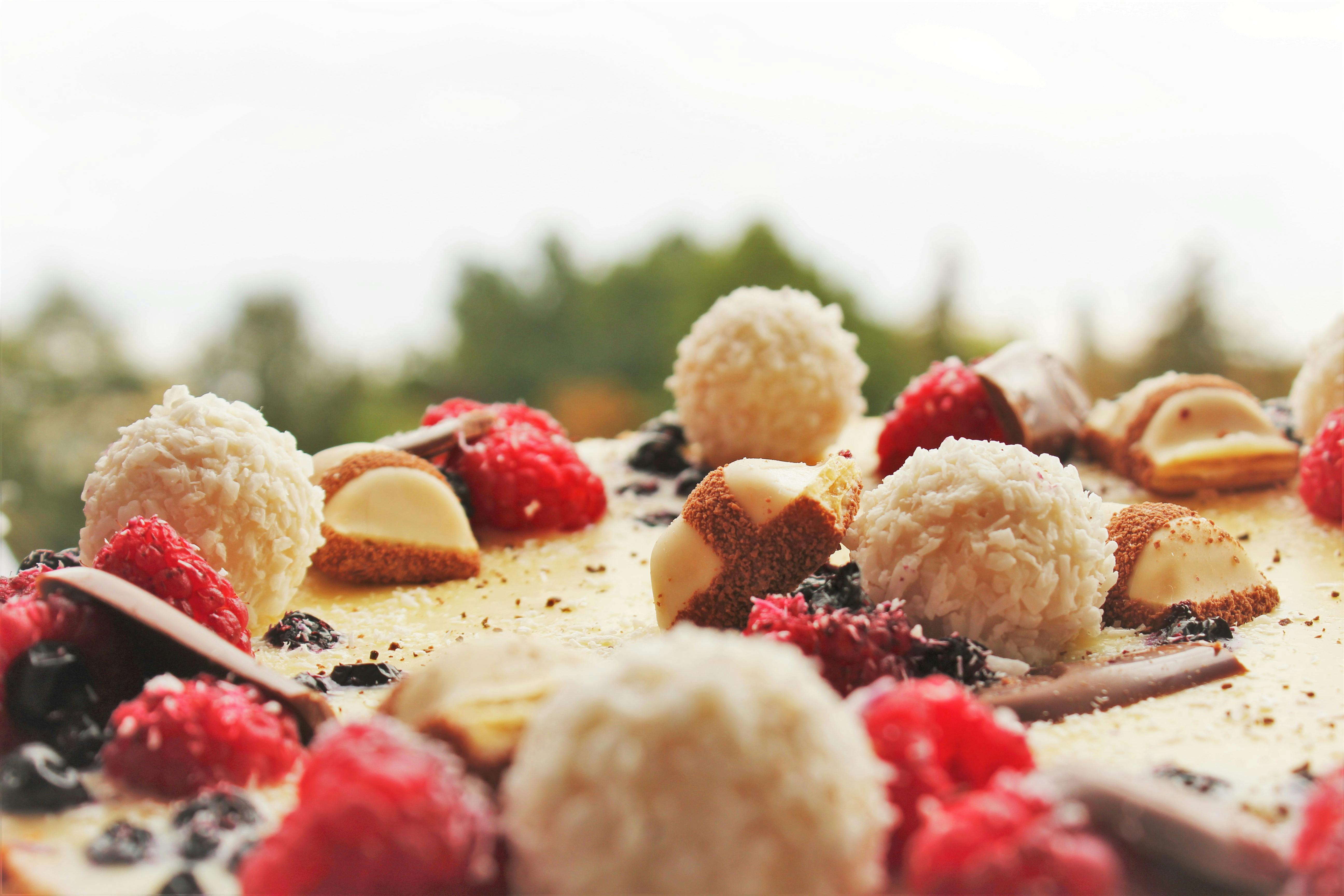 close up photography of cake toppings