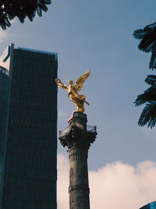Безкоштовне стокове фото на тему «ангел незалежності, вертикальні постріл, золотий»