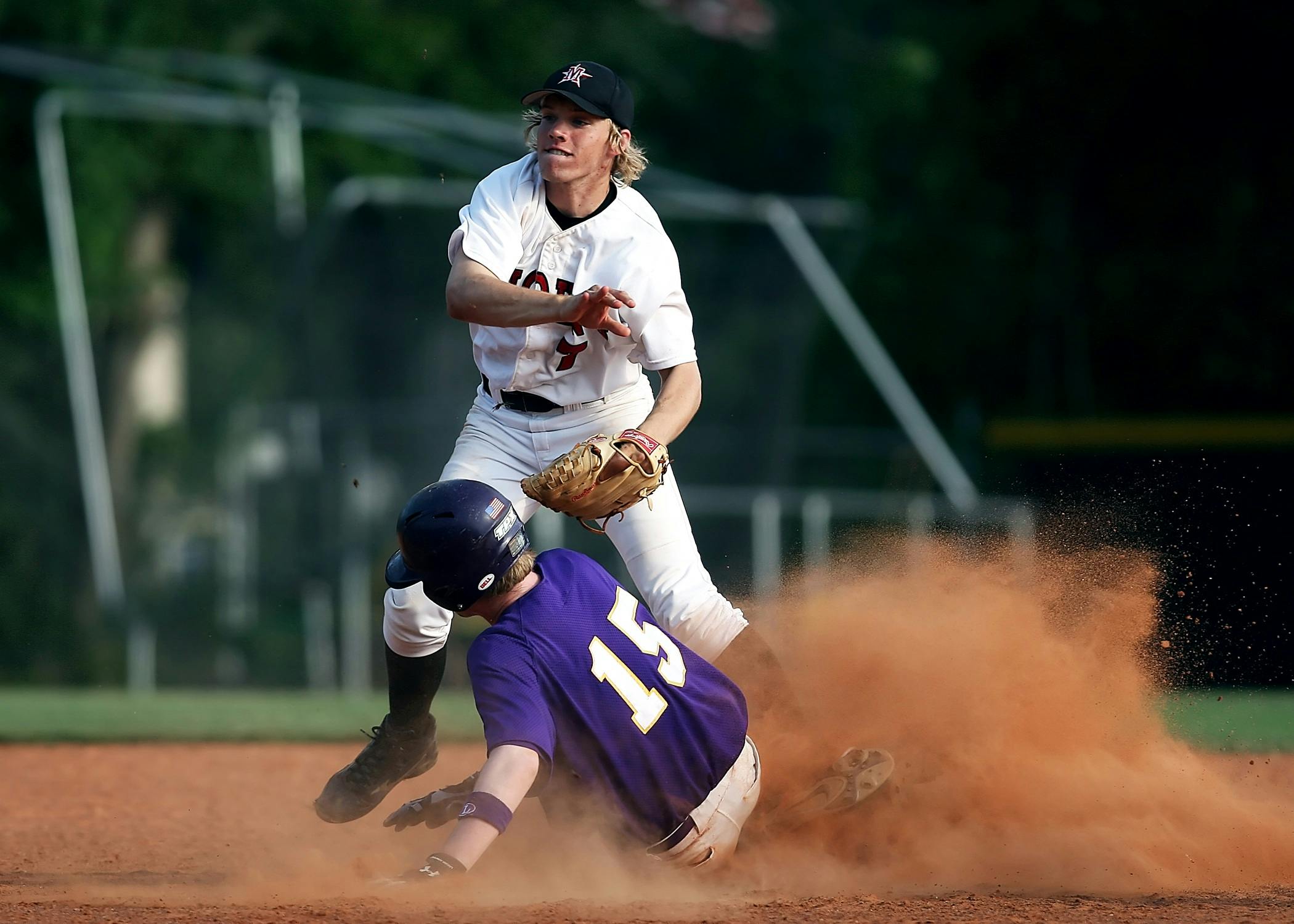 2 Man Playing Baseball on Brown Field · Free Stock Photo