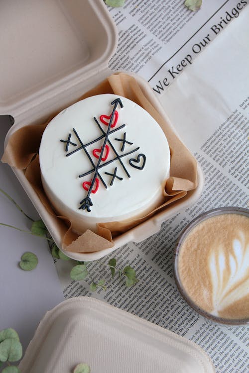 Tic Tac Toe with Hearts on Cake