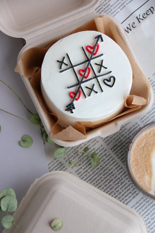 Tic Tac Toe with Hearts on Cake