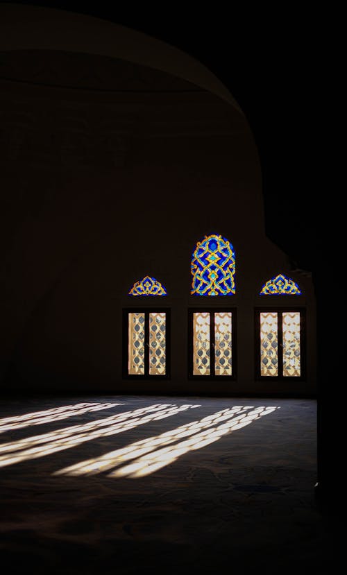 Kostenloses Stock Foto zu dunkelheit, glasfenster, islam