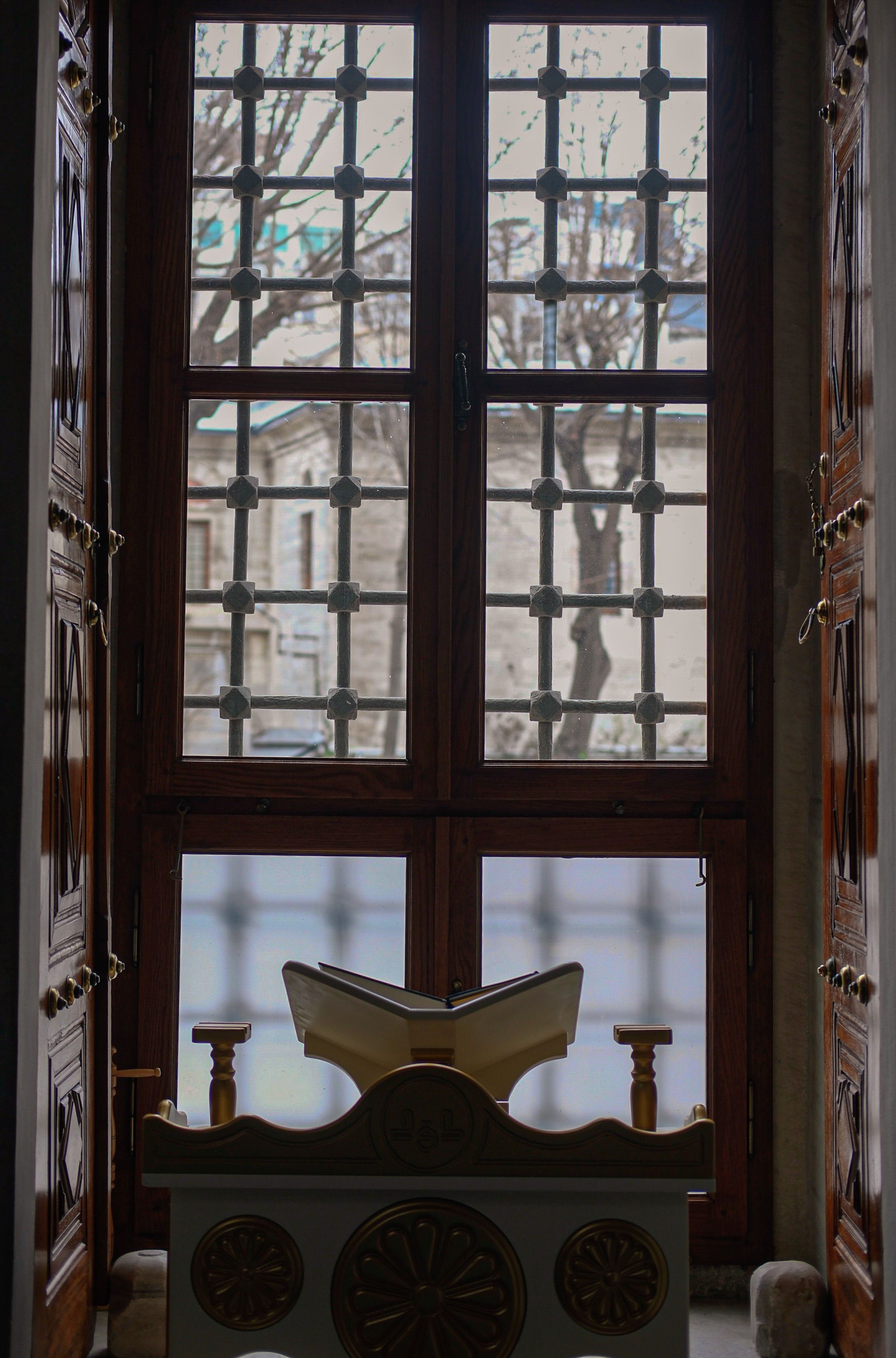 Windows in Mosque · Free Stock Photo