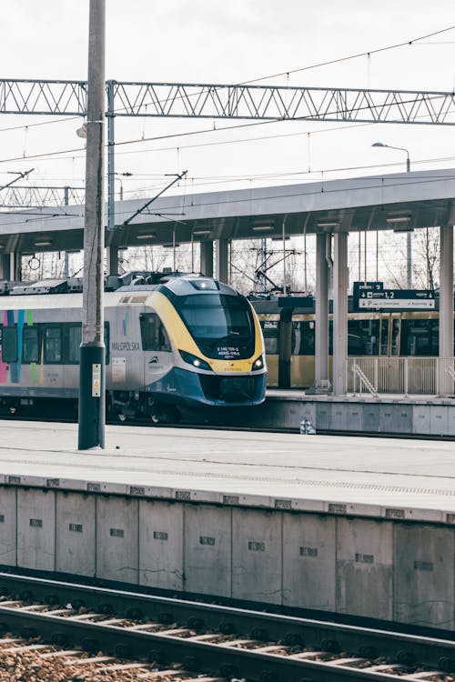 기차, 기차역, 기차역 플랫폼의 무료 스톡 사진