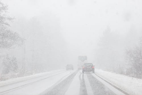 Ilmainen kuvapankkikuva tunnisteilla autot, flunssa, lumi