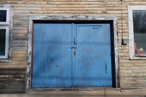 Fotobanka s bezplatnými fotkami na tému budova, drevený, dvere