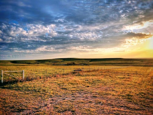 Бесплатное стоковое фото с countyside, восход, забор