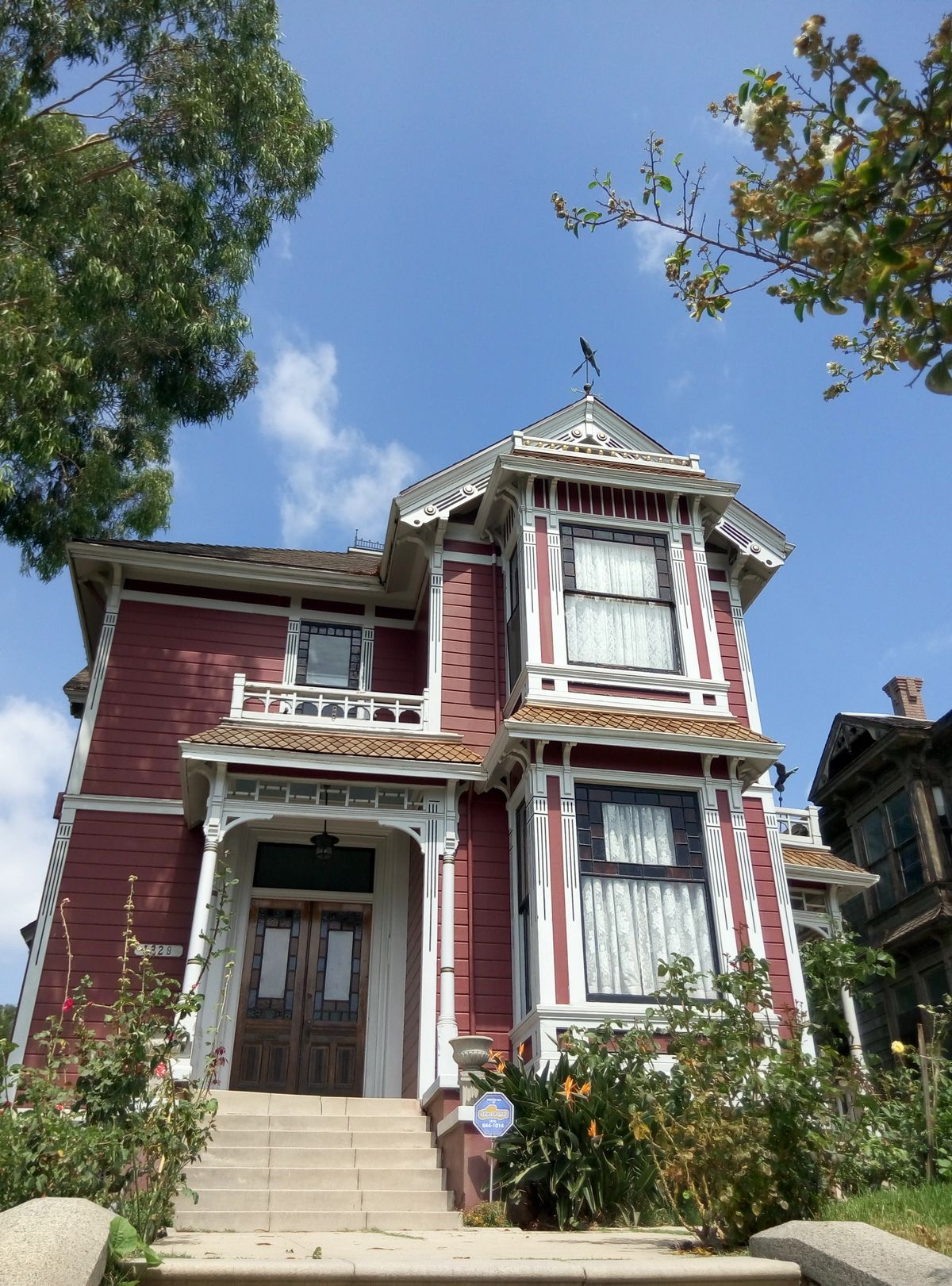 A Los Angeles residential property, representative of the homes served by local pest control