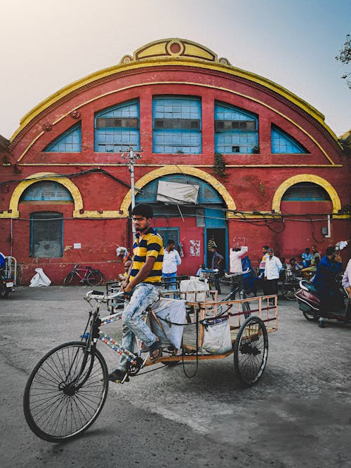Kostnadsfri bild av byggnad, cykel, gata