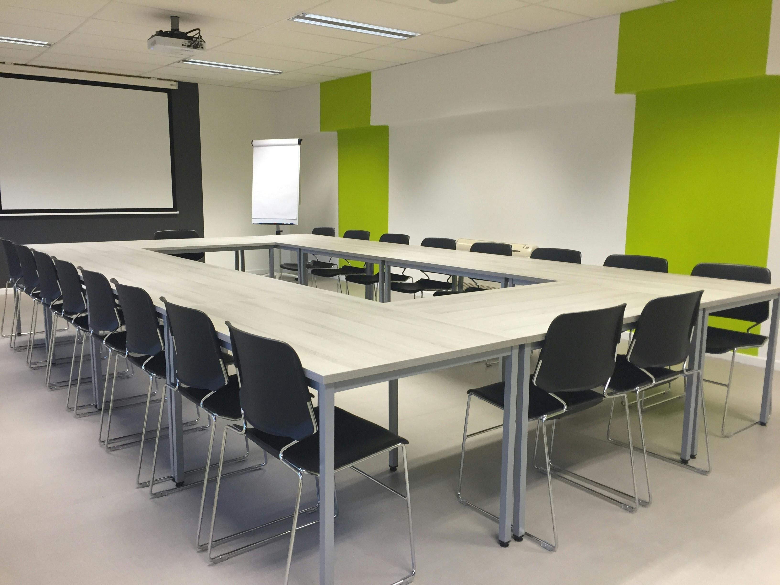 meeting-modern-room-conference-159805.jpeg?cs=srgbu0026dl=pexels-pixabay-159805.jpgu0026fm=jpg