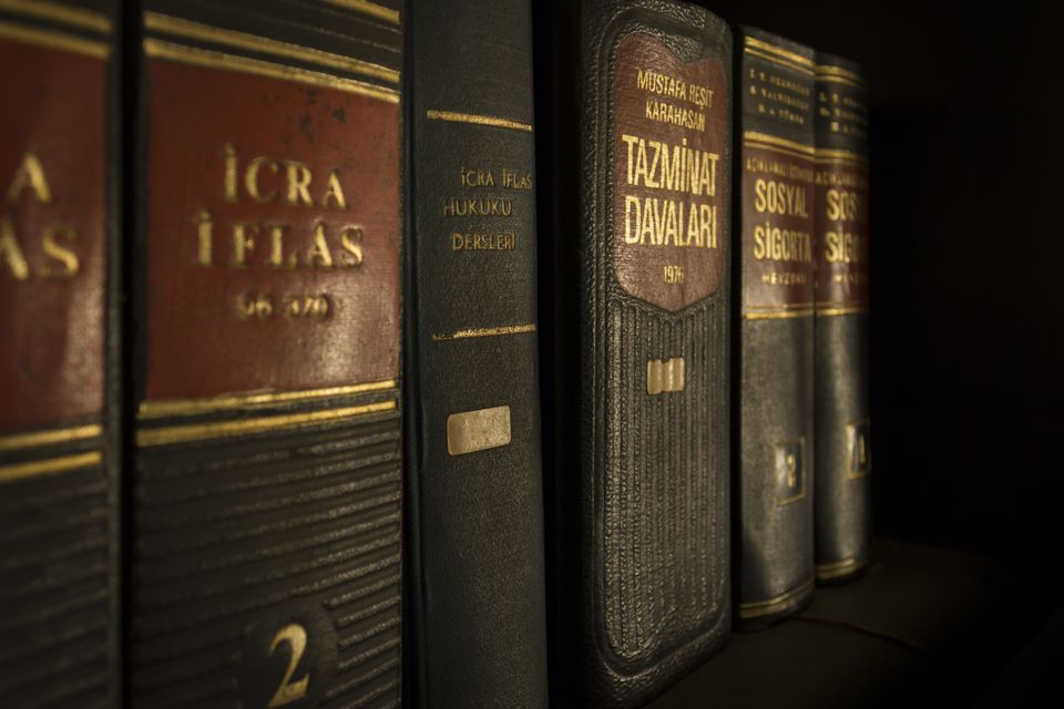 Legal research assisted by AI