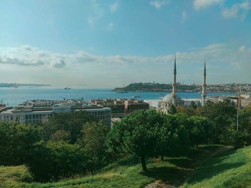 Free Nusretiye Mosque with Bosphorus backdrop on a sunny day in Istanbul, Turkey. Stock Photo