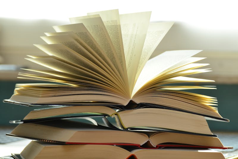 الكتب و الوسائط التعليمية