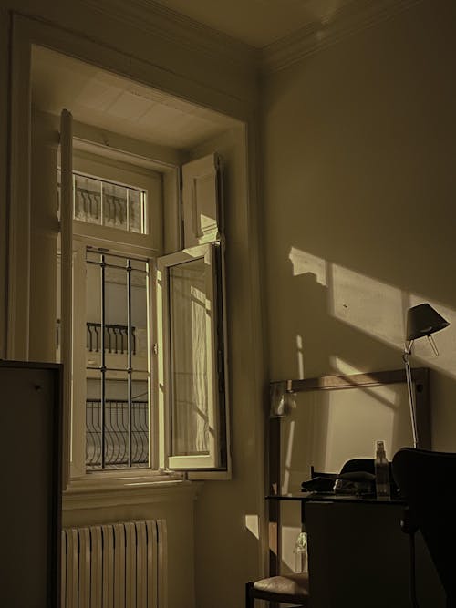 Darmowe zdjęcie z galerii z bary, okna, pionowy strzał