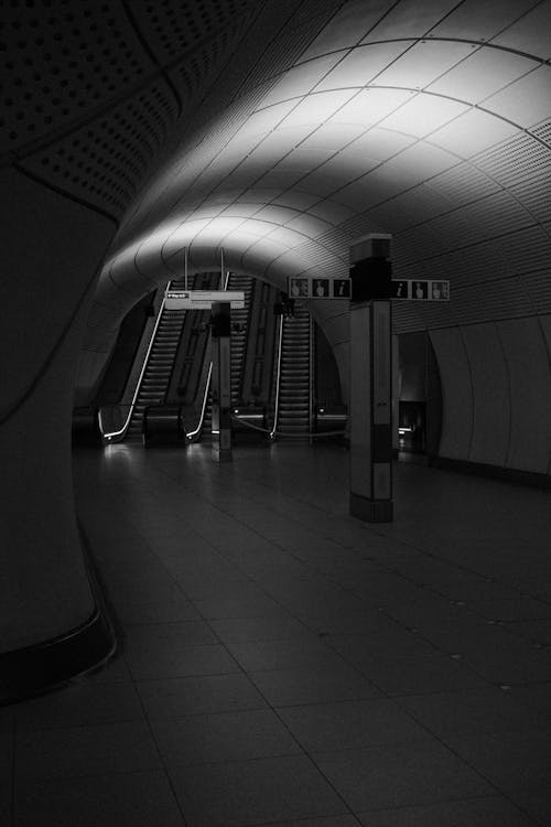 Free Tunnel in Metro in Black and White  Stock Photo