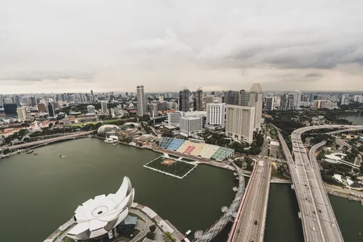Pemandangan udara Marina Bay dan pusat bisnis Singapura