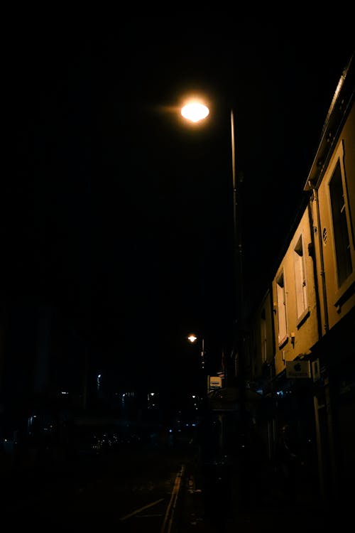 Foto d'estoc gratuïta de carrer, carreró, ciutat de nit