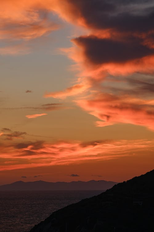 Безкоштовне стокове фото на тему «вертикальні постріл, гори, Захід сонця»