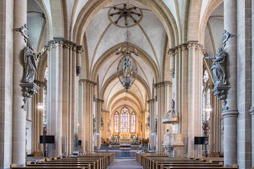 Gratis arkivbilde med gotisk arkitektur, interiør, katolsk