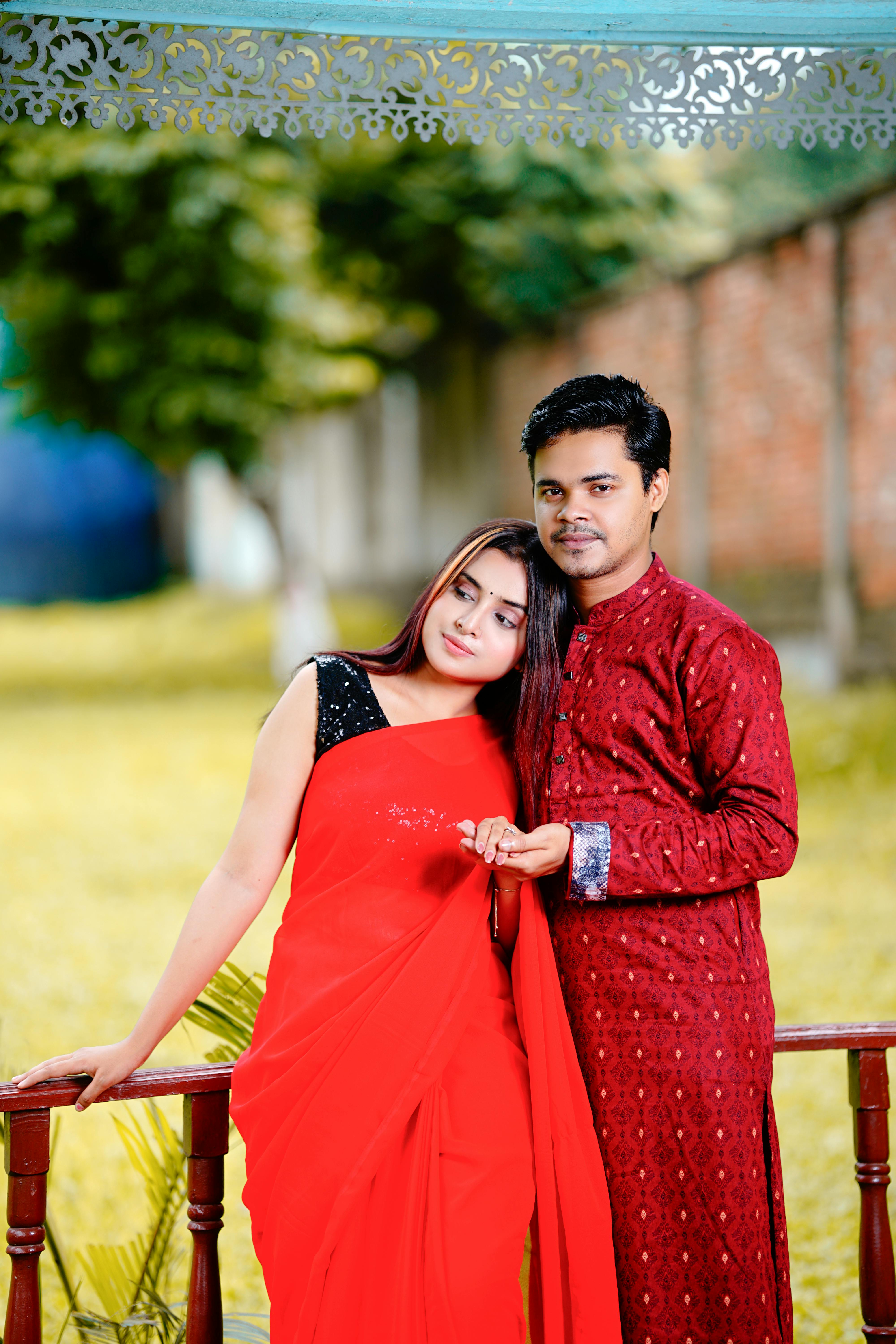 An young and attractive Indian Bengali brunette couple sharing romantic  moments while sitting on the staircase of a vintage house wearing Indian  traditional ethnic cloths. Indian lifestyle and fashion Stock Photo |