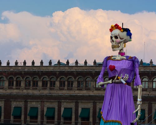 Skeleton in front of a Building in Mexico