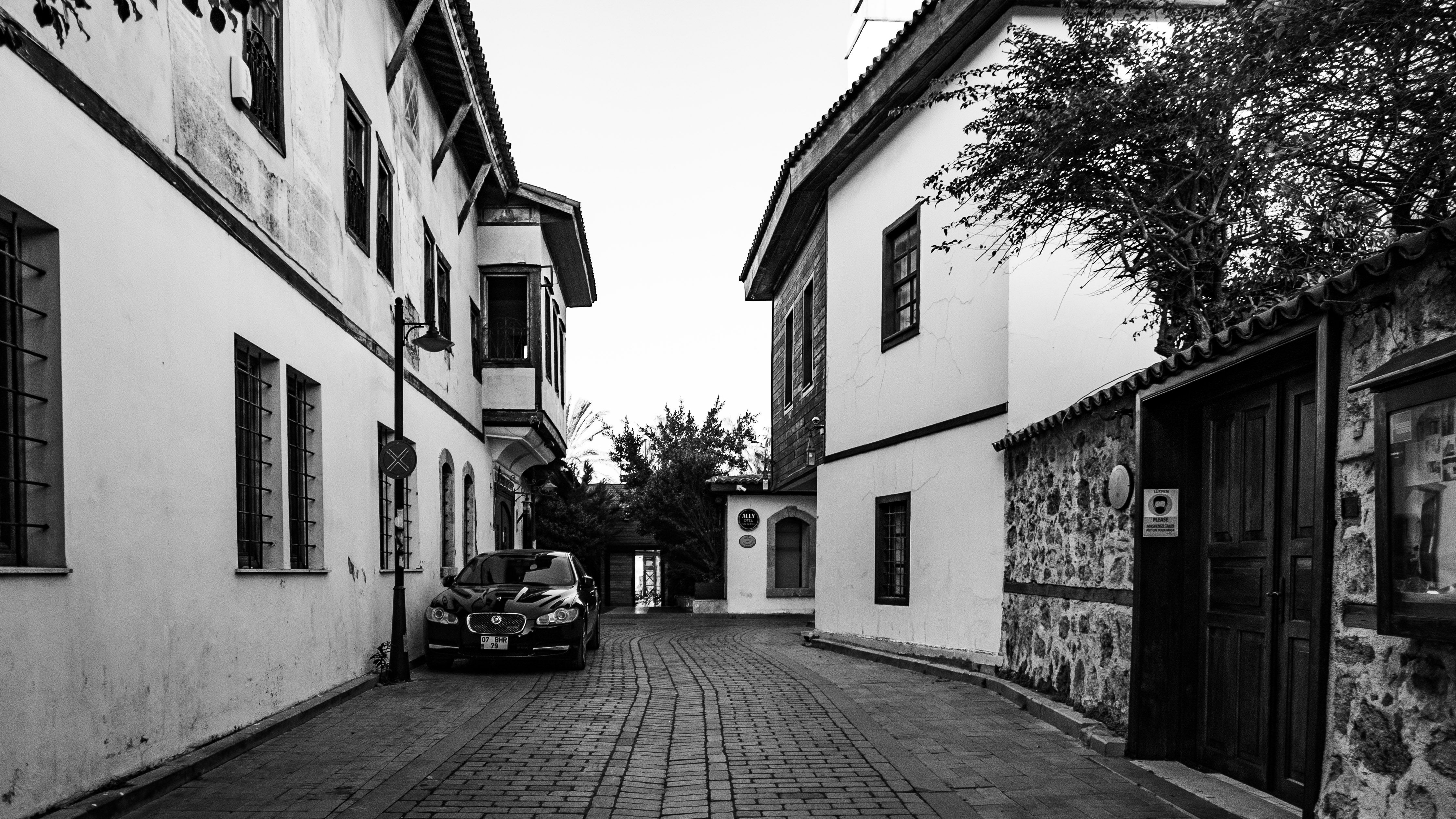A Narrow Alley between Buildings in City · Free Stock Photo