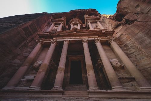 Free Stunning view of Al-Khazneh's iconic facade at Petra, Jordan. Perfect for travel and archaeology enthusiasts. Stock Photo