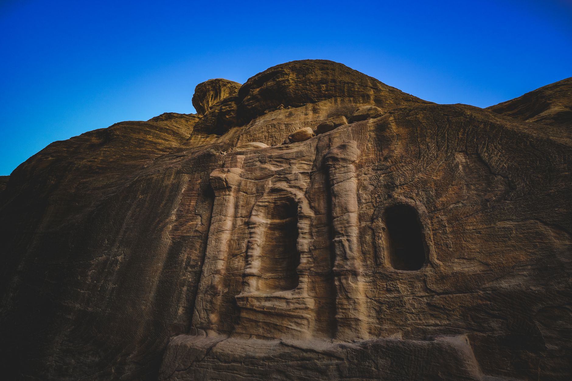 Petra Yordania: Panduan Lengkap Wisata Sejarah & Keajaiban Dunia untuk Pelancong Indonesia