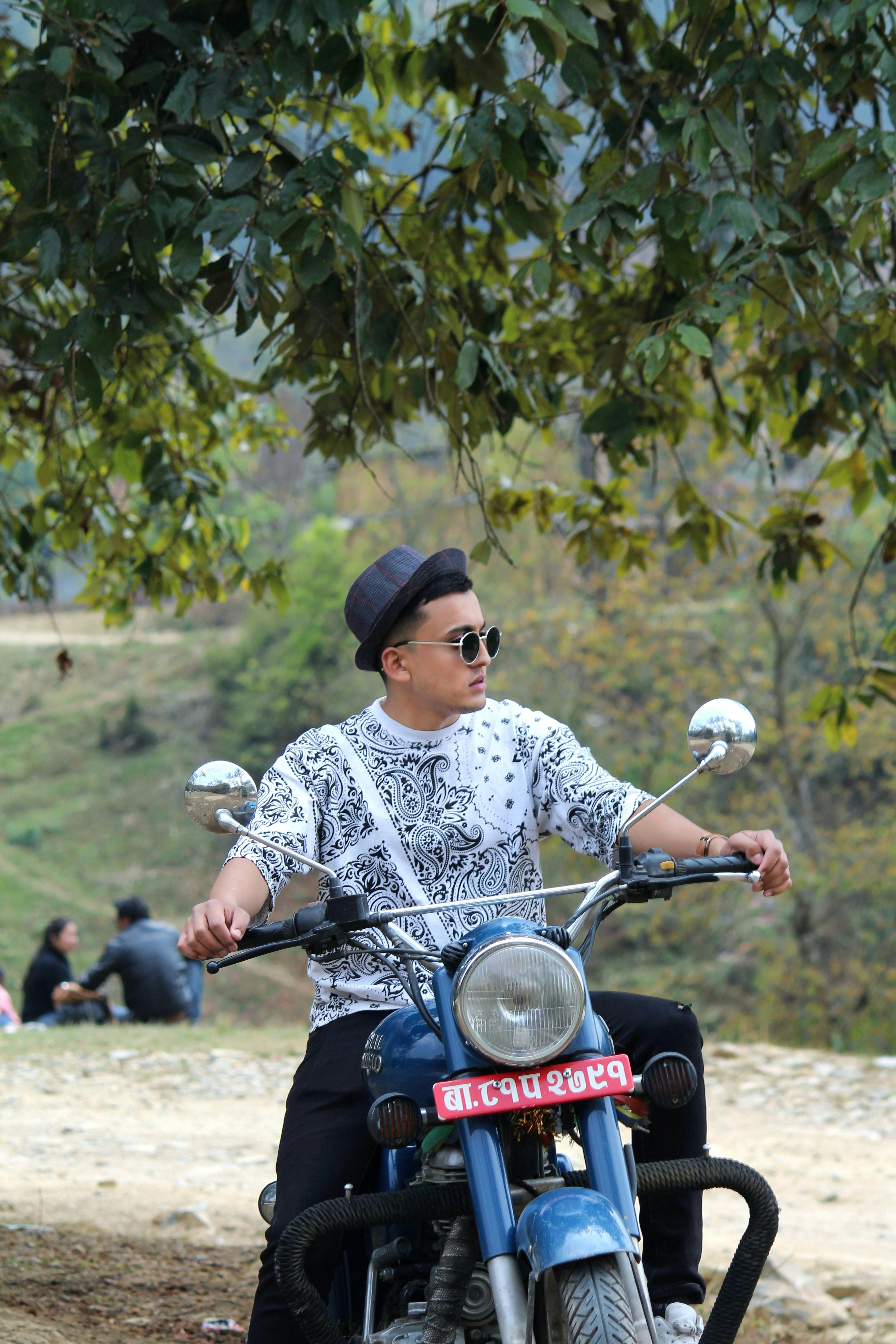 Jawa Bike poses for men | Poses for men, Men, Poses