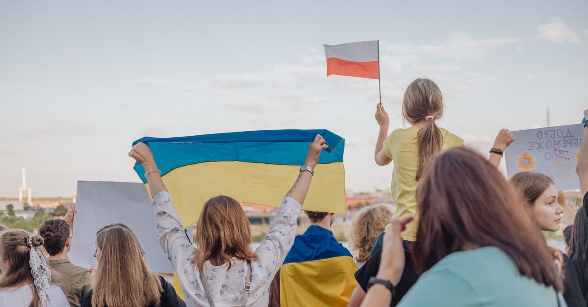Poļu brīvprātīgie atceras palīdzību Ukrainas bēgļiem 2022. gadā