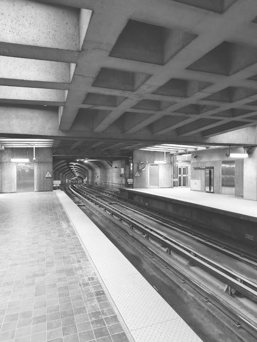 Imagine de stoc gratuită din alb-negru, gol, metrou