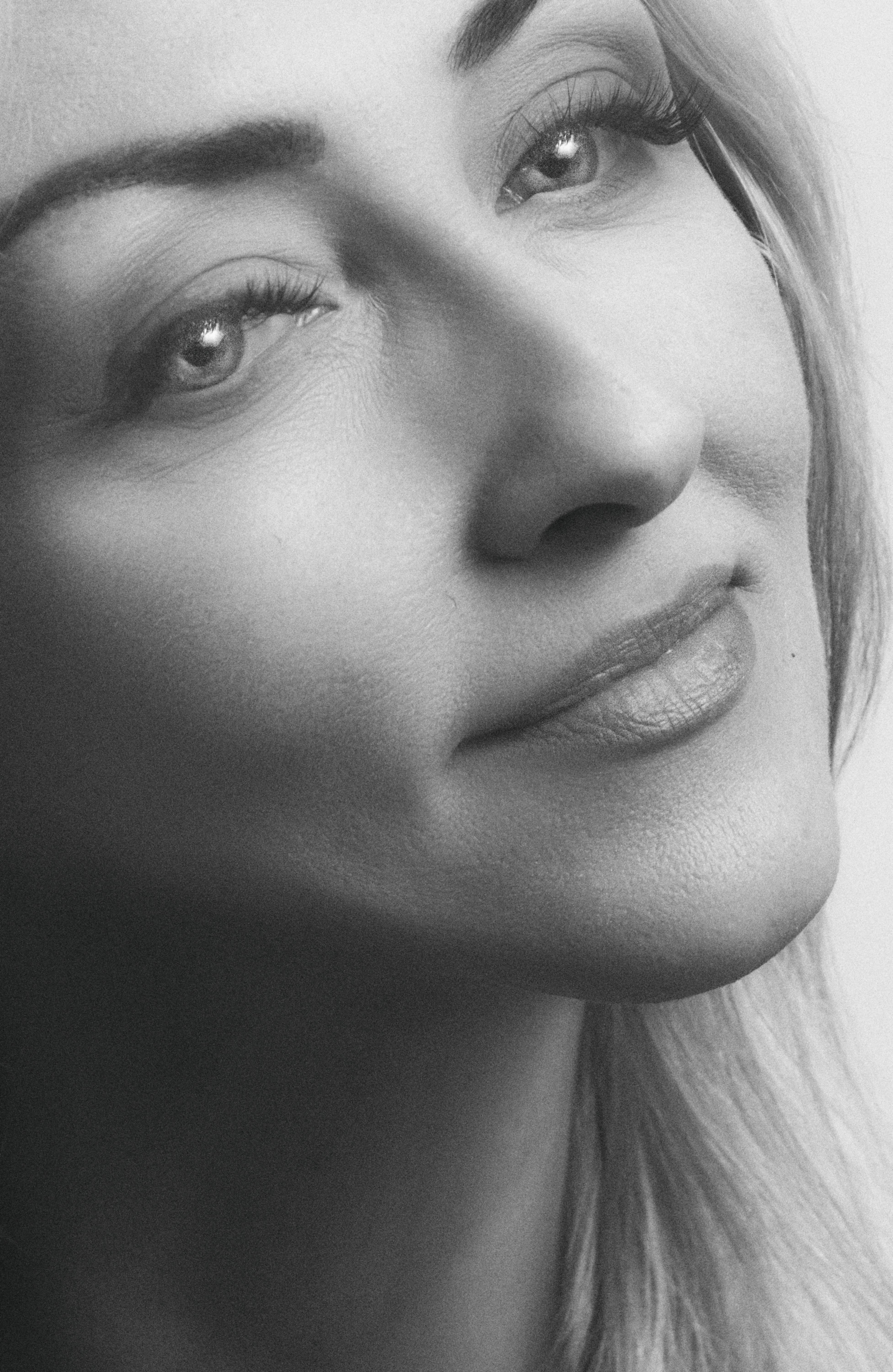 Portrait of a Woman in Black and White · Free Stock Photo