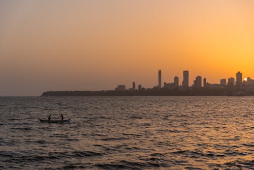 Breezy Sea Walks Pull Crowds to Mumbai Promenade