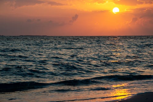 Δωρεάν στοκ φωτογραφιών με δραματικός ουρανό, δύση του ηλίου, θάλασσα