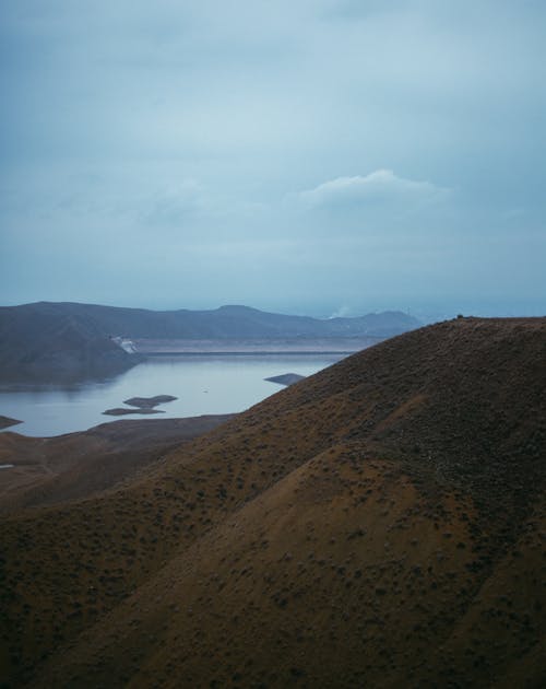 Foto profissional grátis de cenário, colina, escuro