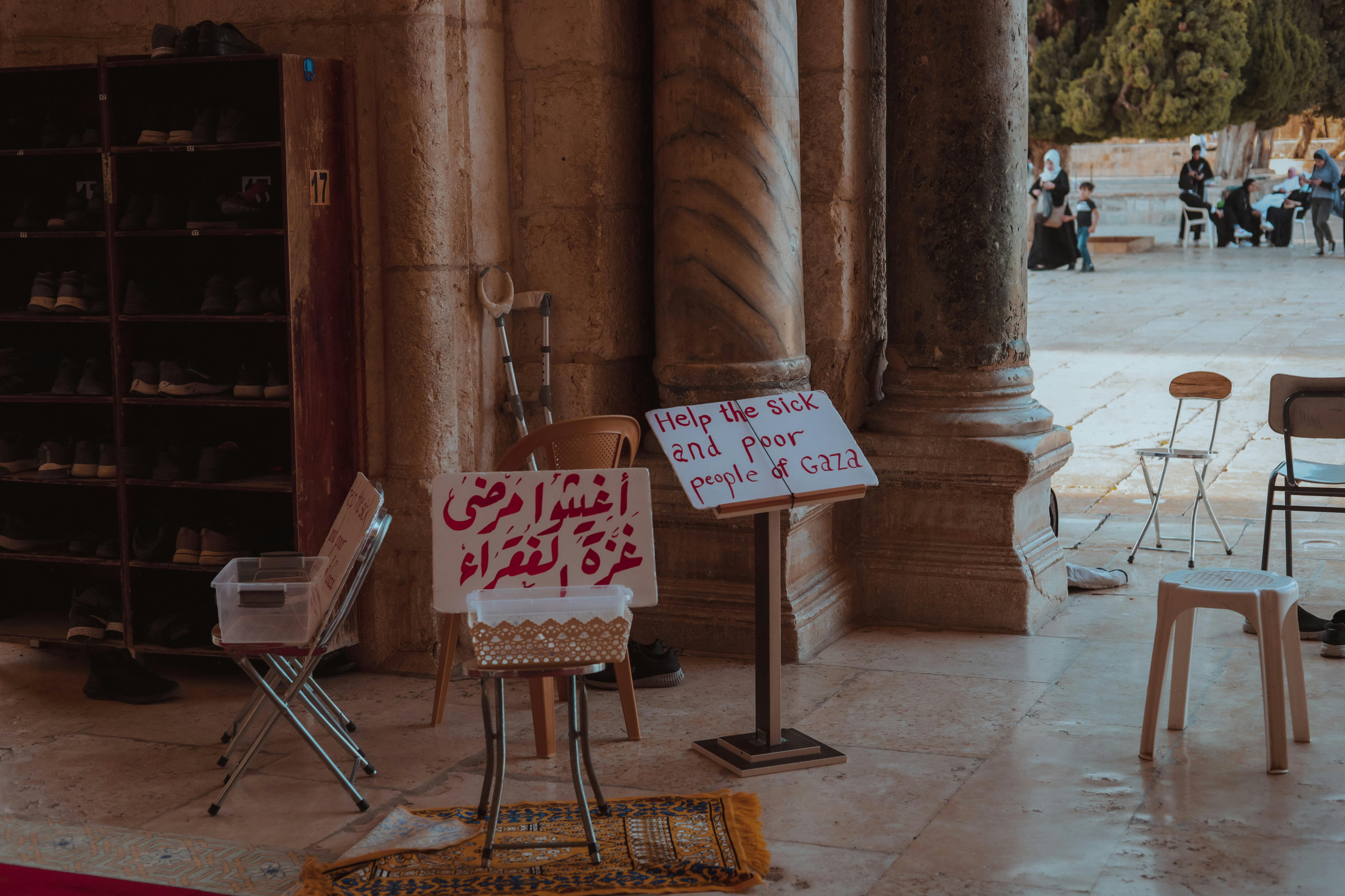 Banners in English and Arabic