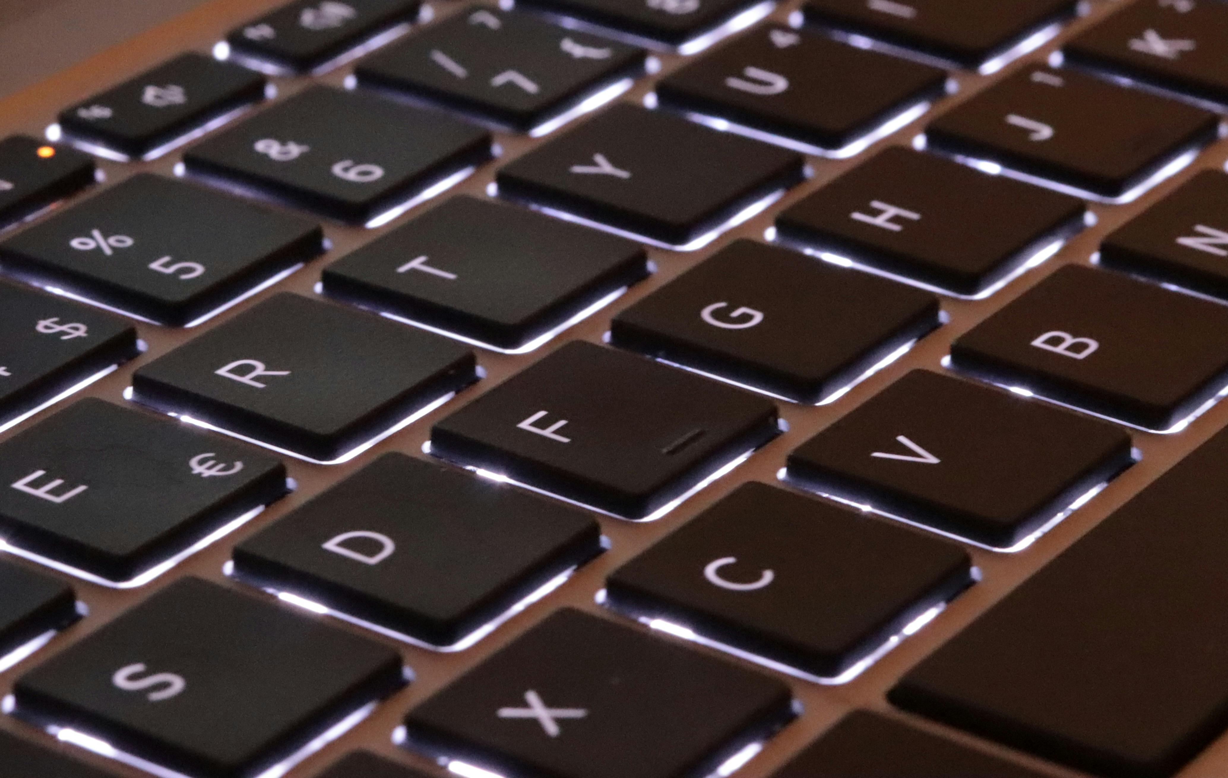 Close Up De Clavier Noir D'un Ordinateur Portable Moderne, Ordinateur  Touches Du Clavier Lumineux